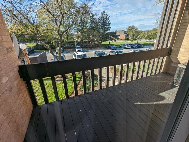 Foto del edificio - 6137 Knoll Wood Rd