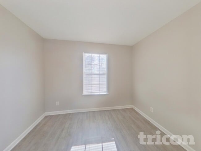 Building Photo - 482 Fox Trot Dr