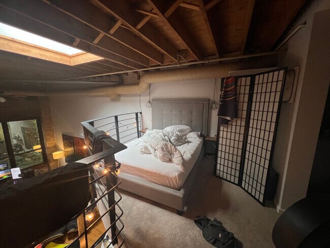 Foto del edificio - 413 N Carpenter St