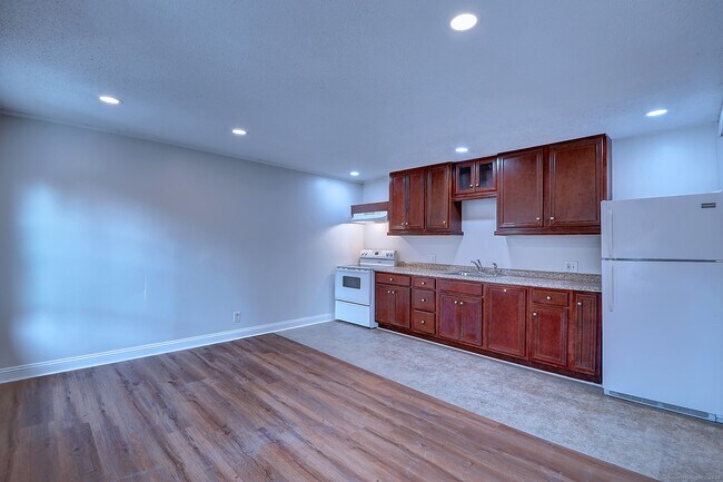 Building Photo - 159 Meadow St