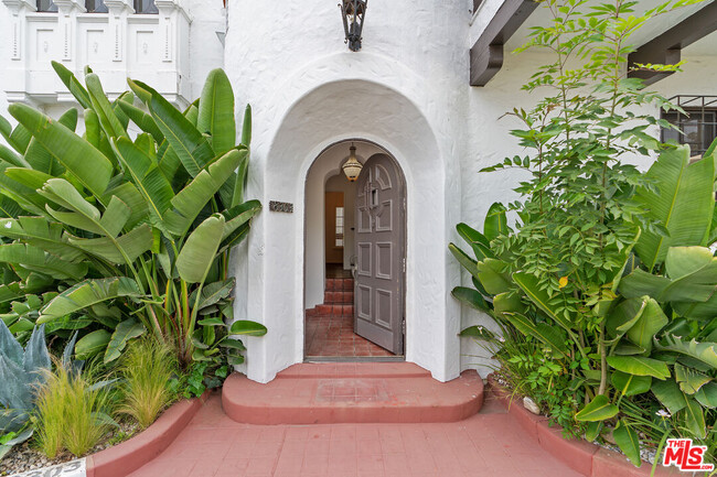 Building Photo - 8303 Marmont Ln
