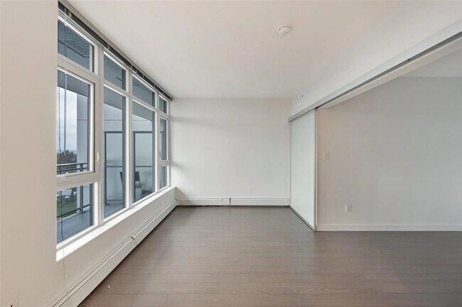 Photo du bâtiment - 1205-13308 Central Avenue