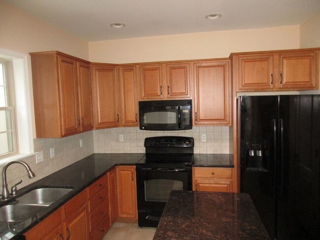 Building Photo - 6330 Creekbend Dr