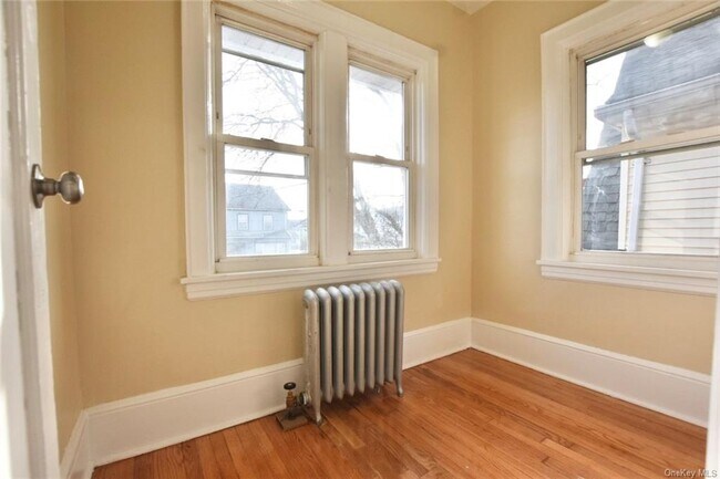 Building Photo - 96 Grandview Ave