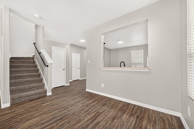 Foto del edificio - 16743 Libson Falls Dr