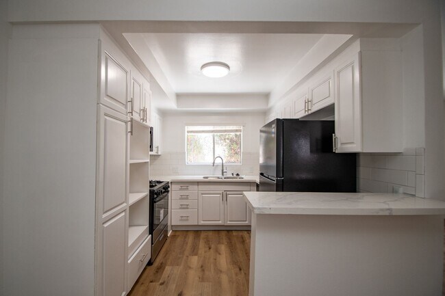 Foto del edificio - 14706 Dickens St
