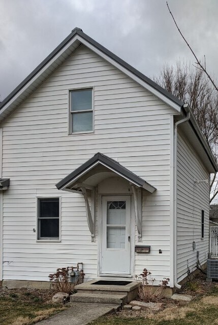 Primary Photo - 129 E Arnold St