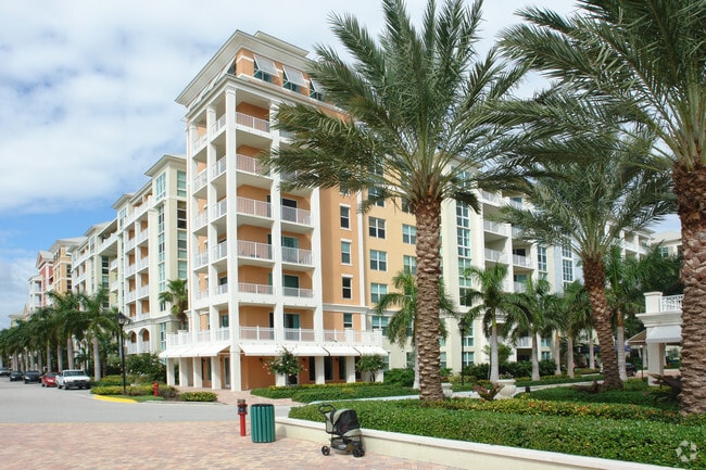 Building Photo - The Moorings at Lantana