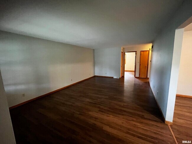 Building Photo - 230 KENNY St-