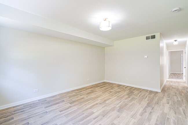 Building Photo - 217 S 13th Ave