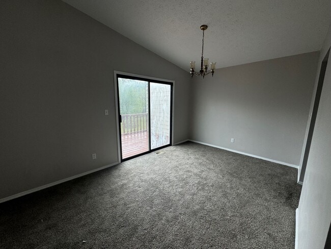 Building Photo - Pike Twp - 3 BR condo