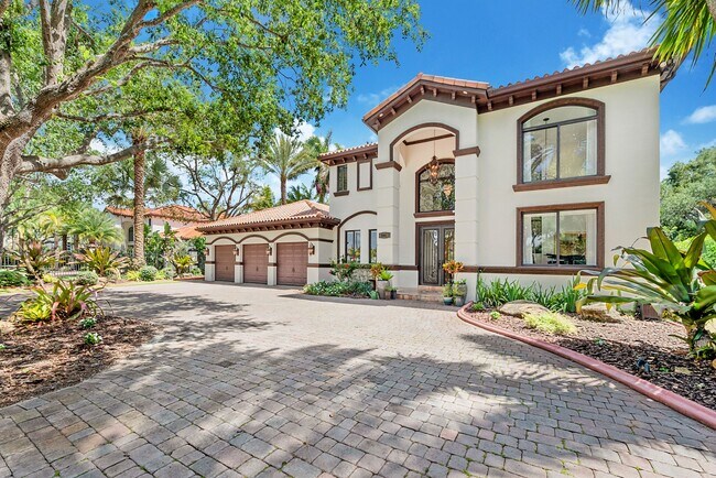 Building Photo - 5621 SW 68th Ct