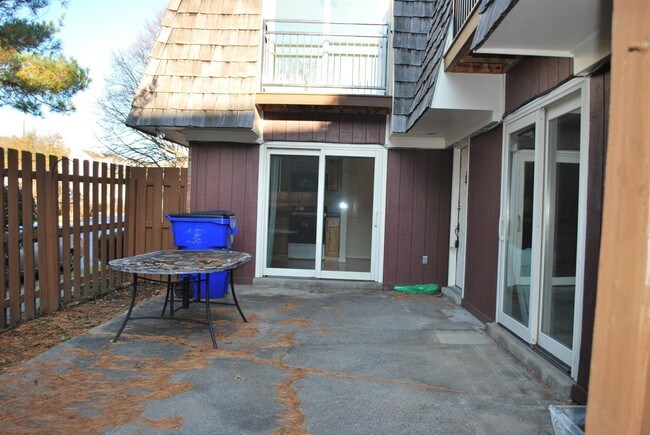 Building Photo - 800 Turkey Foot Ct
