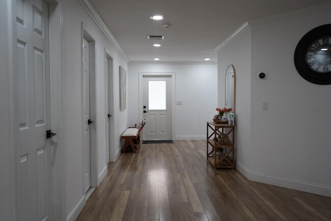 Foto del edificio - 7131 Oakmont Dr