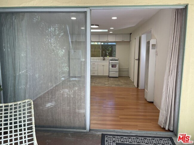 Foto del edificio - 1029 1/2 18th St