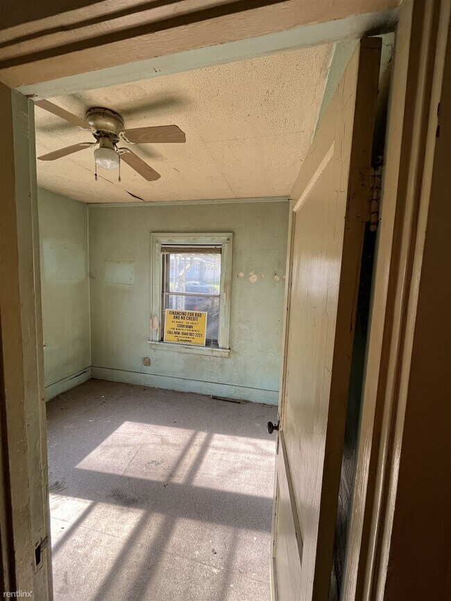 Building Photo - 2 br, 1 bath House - 2214 North Linsley Court