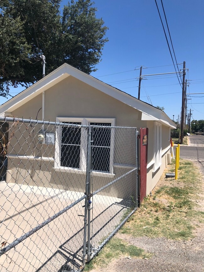 Foto del edificio - 1522 N Dunlap Ave