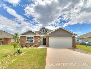Building Photo - 928 S Bear Ln