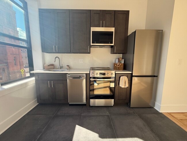 Building Photo - 253 State St