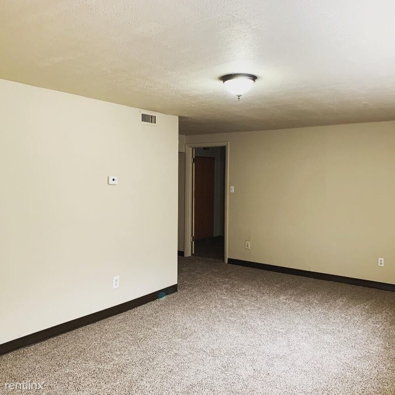 110 1/2 Knox St, Marietta, OH 45750 Apartment for Rent in Marietta