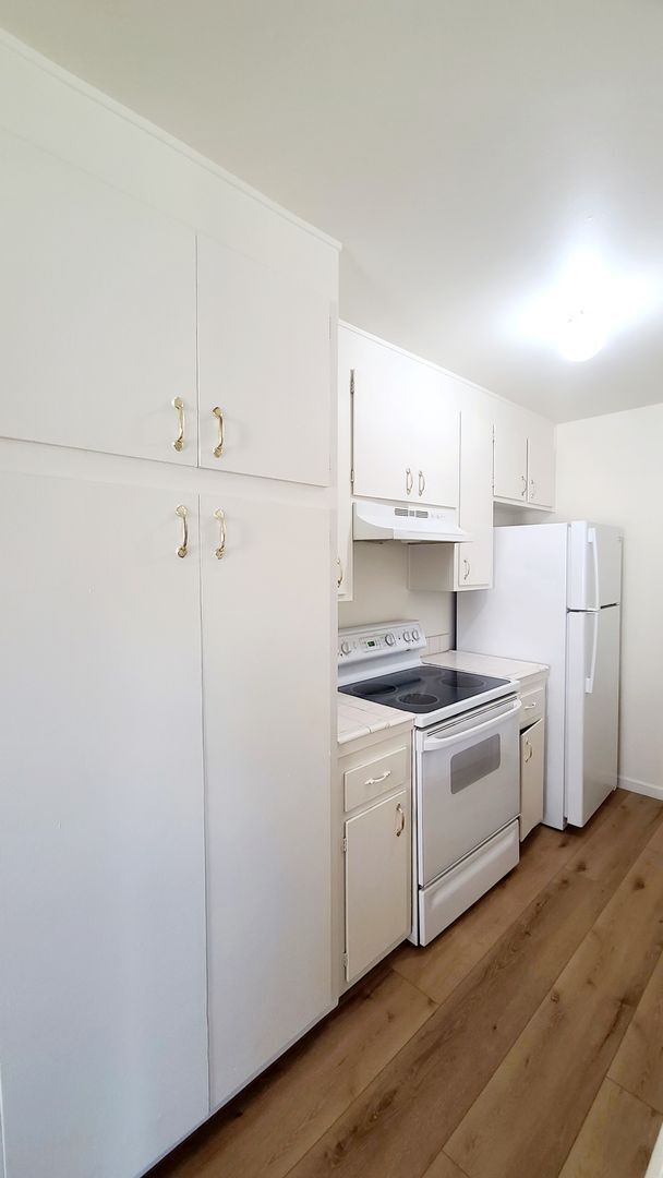 Building Photo - Beautifully Maintained Condo w/ Pool Access!