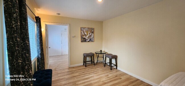 Foto del edificio - Large ADU Completely Renovated Single Occupancy Unit Semi Furnished