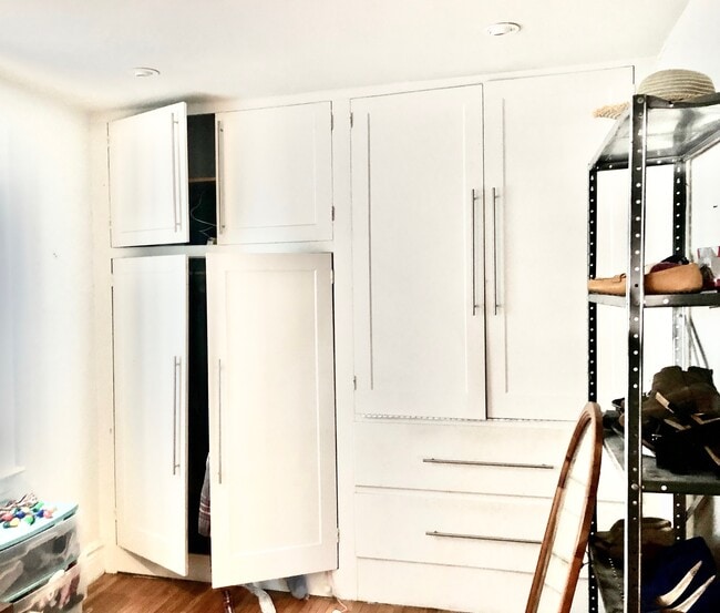 Building Photo - 24 Brantford Pl