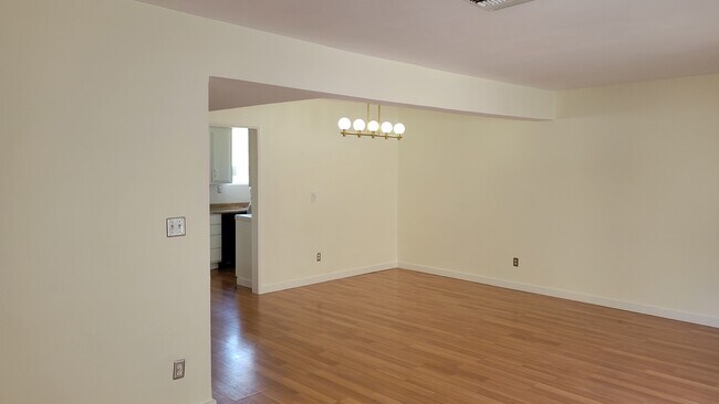 Foto del edificio - 6256 Morse Ave