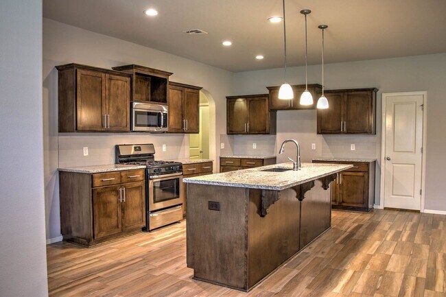 Building Photo - 4 bedroom, 3 car garage - Broken Arrow Schools