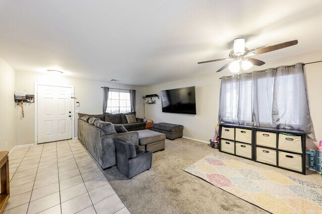 Foto del edificio - 5945 N 73rd Dr