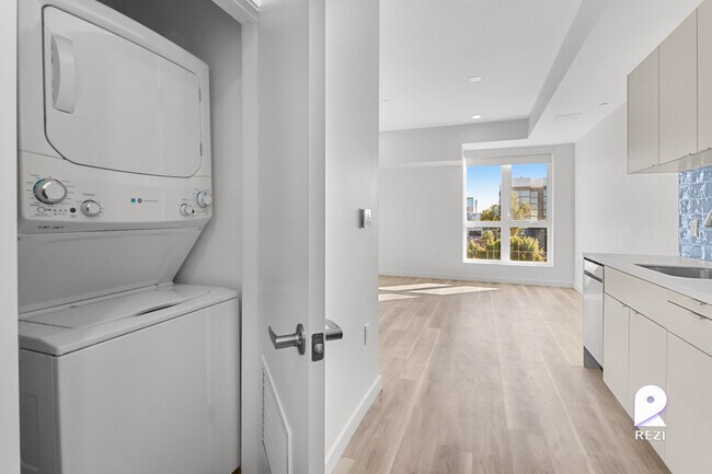 Building Photo - 1530 Cassil Pl