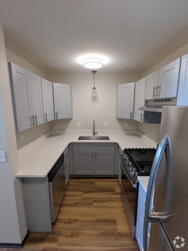 Building Photo - 645 Easton Pky