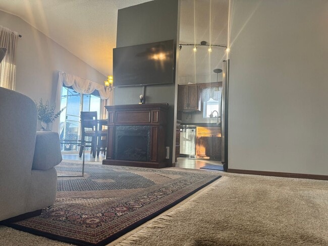 Building Photo - 4 Bed Single Family Backs up to Park