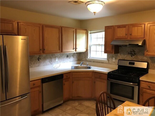 Foto del edificio - 141 Forest Dr