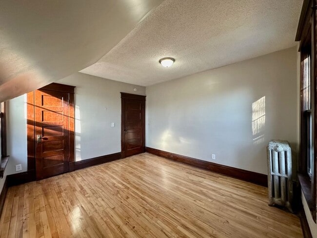 Foto del edificio - Large 4 Bedroom House!