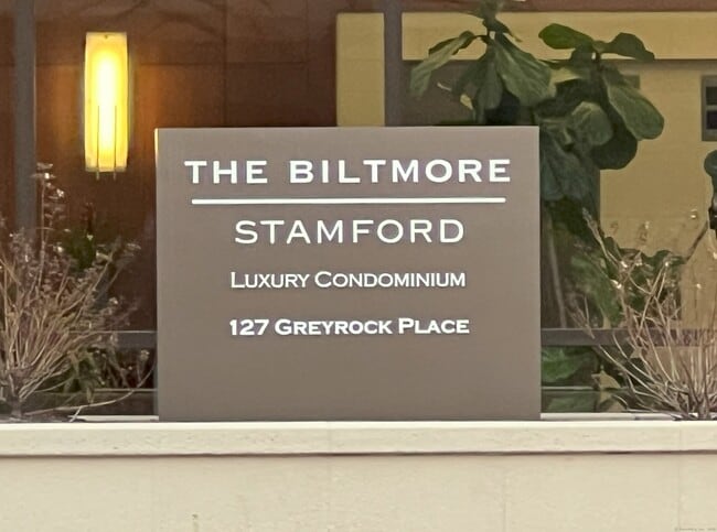 Building Photo - 127 Greyrock Pl