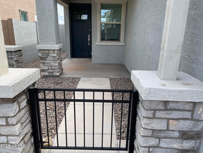Foto del edificio - 40629 W Sunland Dr