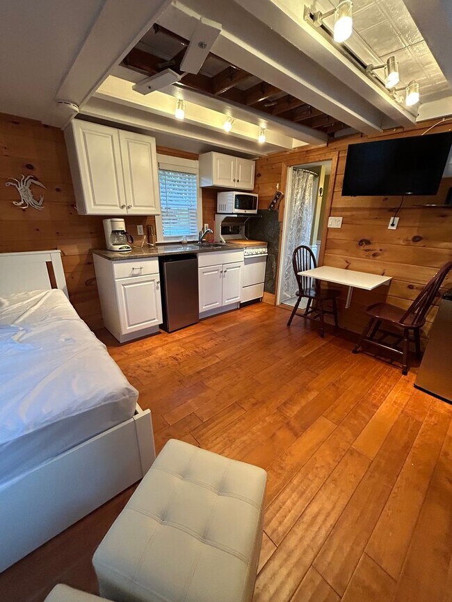 Building Photo - Beachwood Condominiums - Unit 23