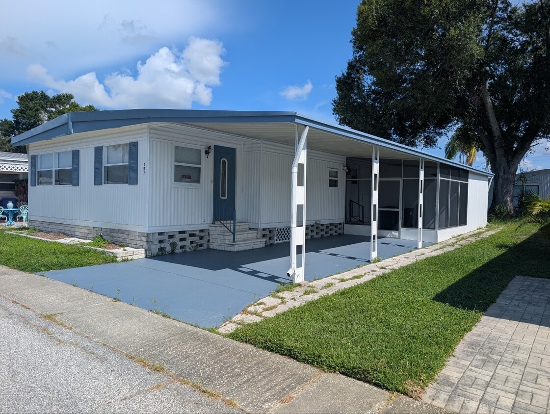 Primary Photo - 207 Dolphin Dr N