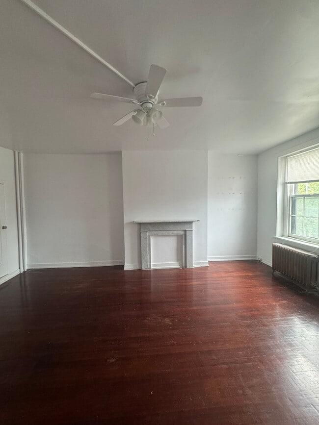 Photo - 800 Cathedral St Apartments