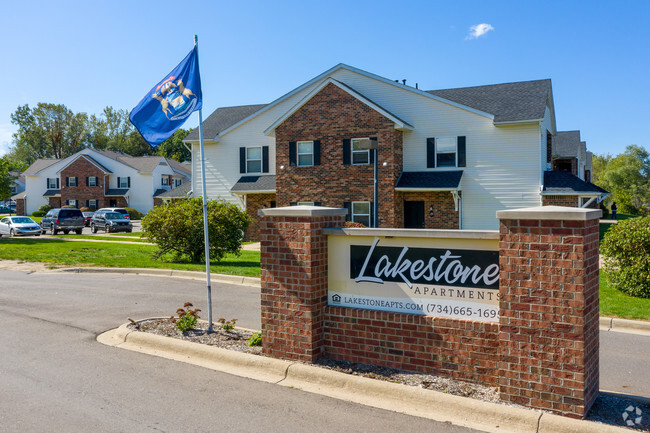 Foto del edificio - Lakestone Apartments