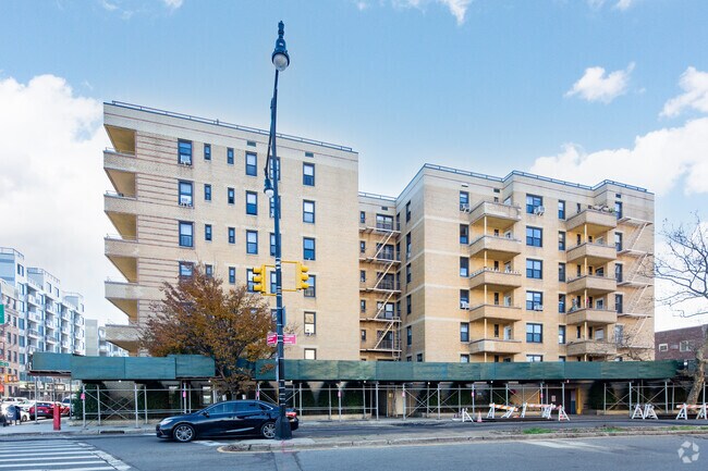 Building Photo - 2 W End Ave