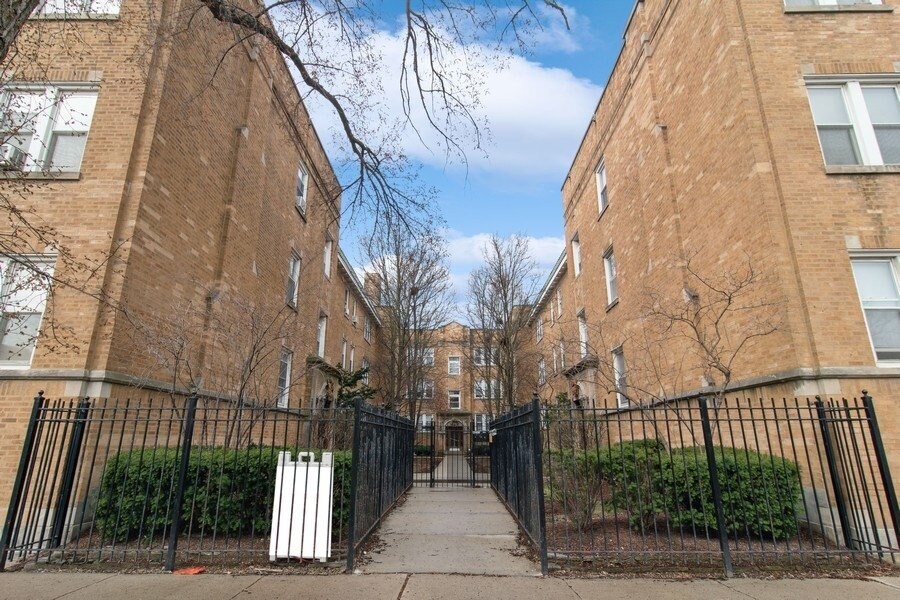 Foto del edificio - 611 W Briar Pl