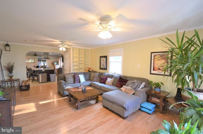 Foto del edificio - 6335 Hillcrest Pl