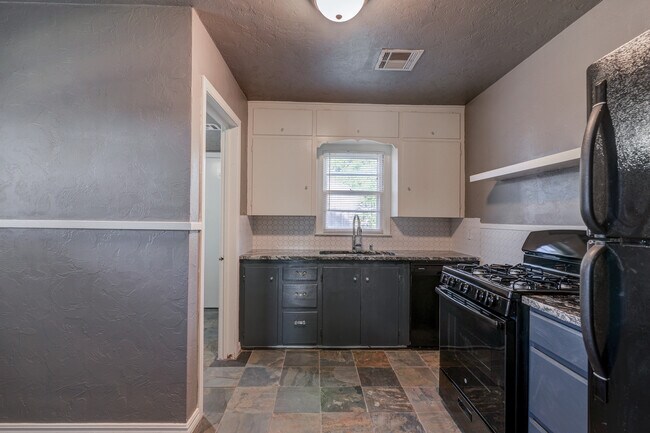 Foto del edificio - 823 N Jefferson St