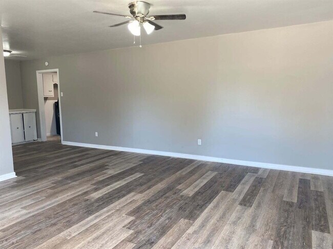 Building Photo - "Charming 3-Bed, 2-Bath Home in Lubbock with 1380 Sq Ft of Comfort!"