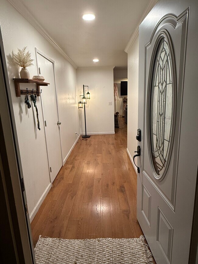 Foto del edificio - 1868 Cherokee Dr