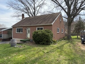 Building Photo - 741 York St