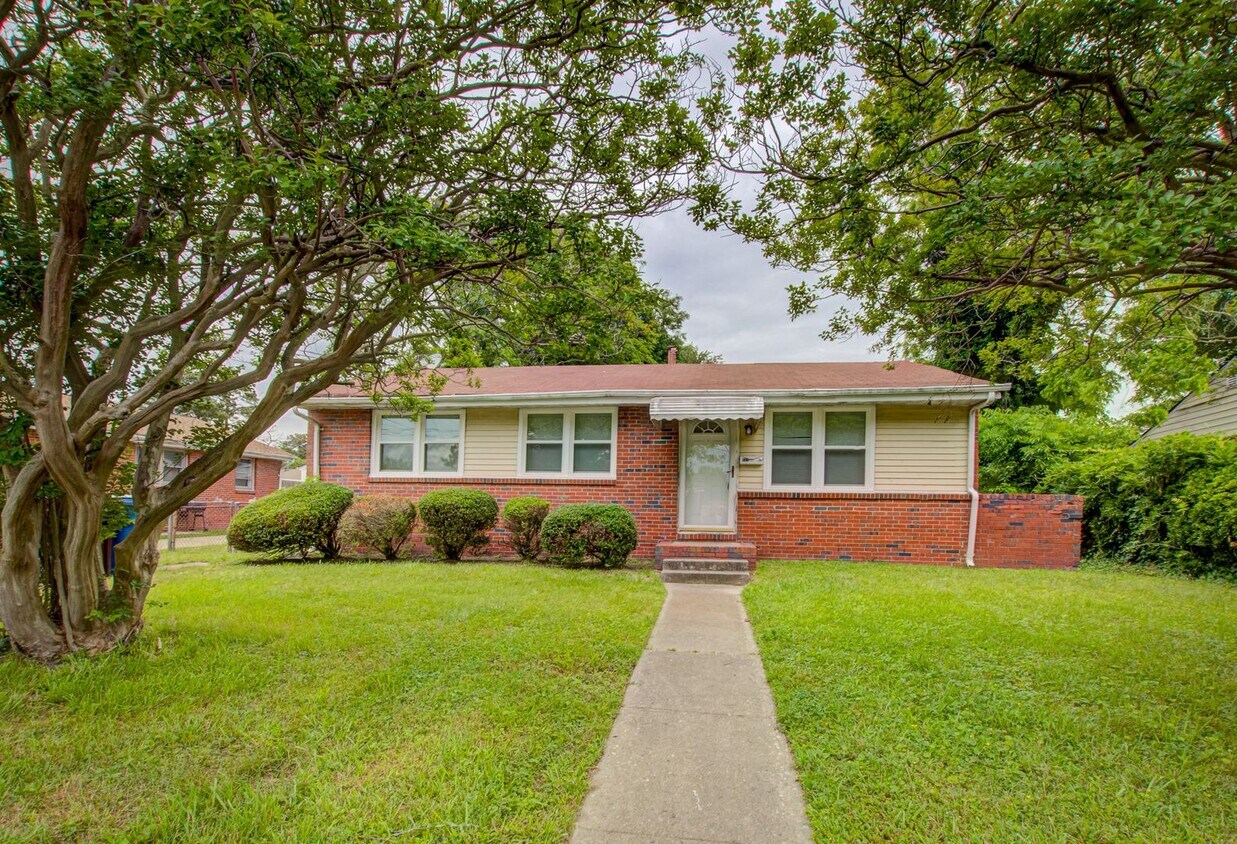 Primary Photo - Renovated 3 Bed, 1 Bath Home in Plymouth Park