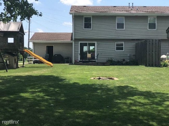 Building Photo - 3 br, 1.5 bath Townhome - 26600 Long Lake Rd
